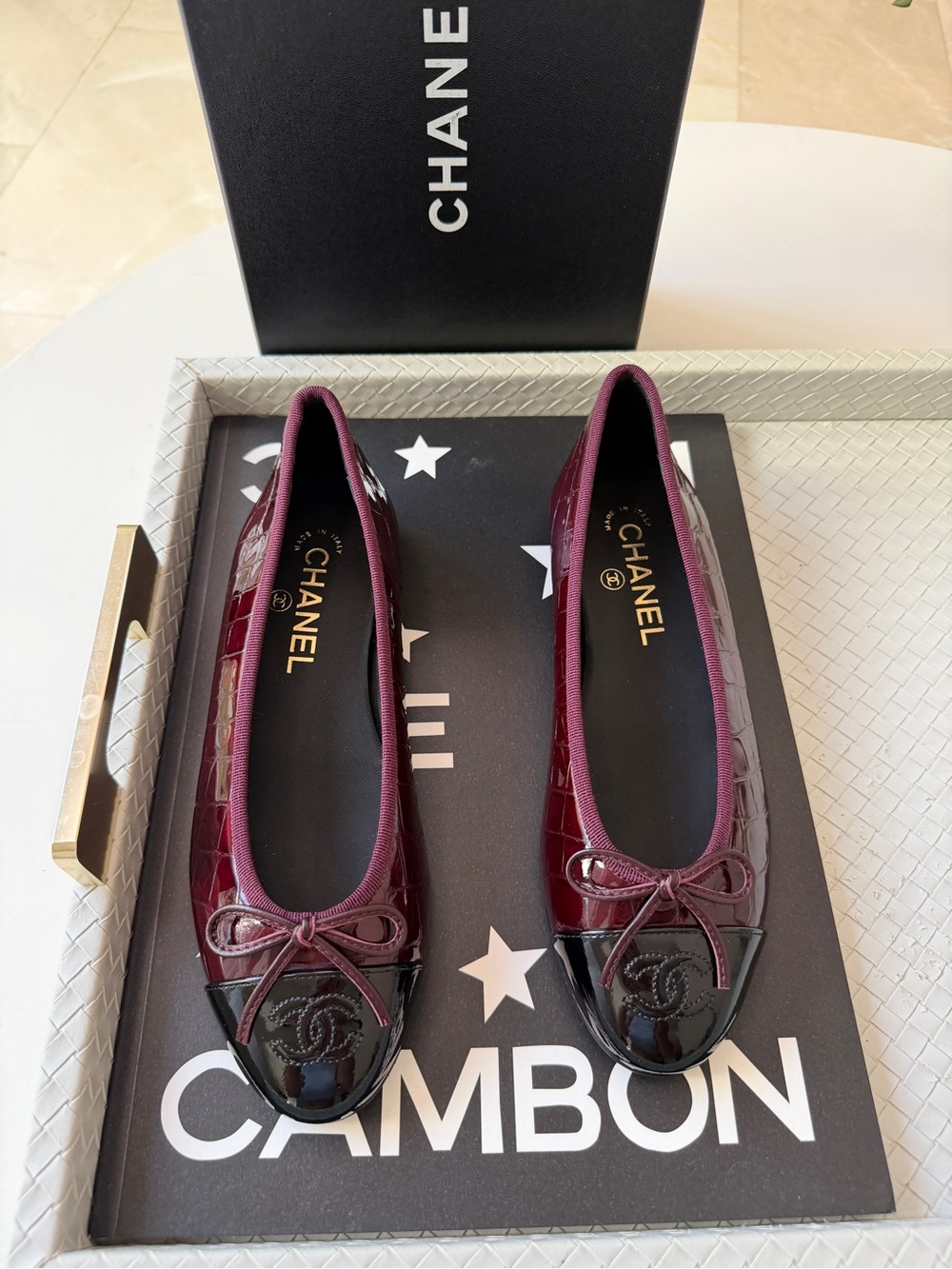 Chanel 26A Burgundy Croc Embossed Patent Metiers Black Cap Toe Ballet Flats 41 - Picture 5 of 17